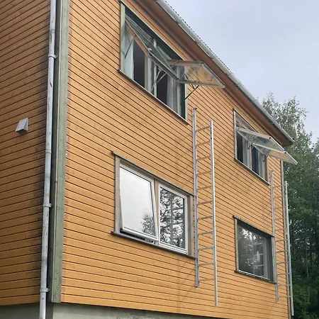 Self Catering 3km From Finnsnes And Hostel Senja