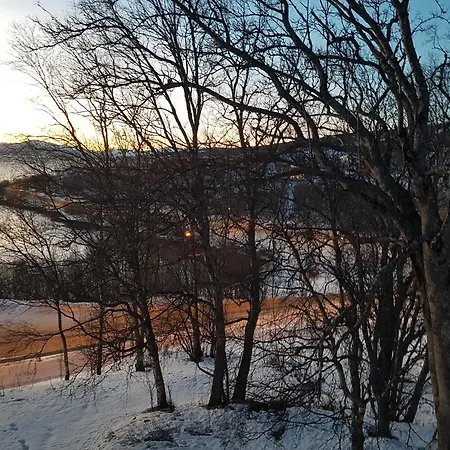 Self Catering 3km From Finnsnes And Hostel