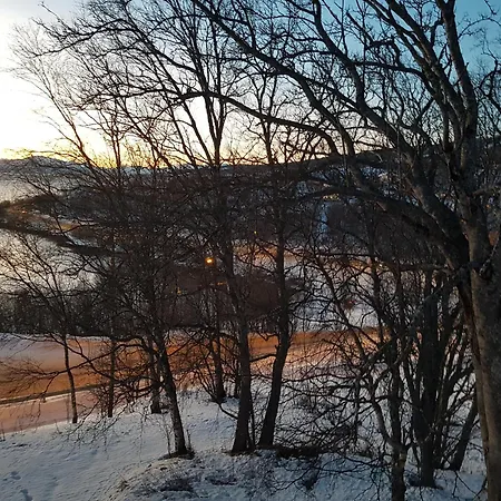 Self Catering 3km From Finnsnes And Hostel